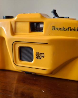 Macchina fotografica vintage brooksfield 35mm gial