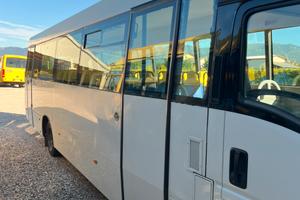 Scuolabus Isuzu carind