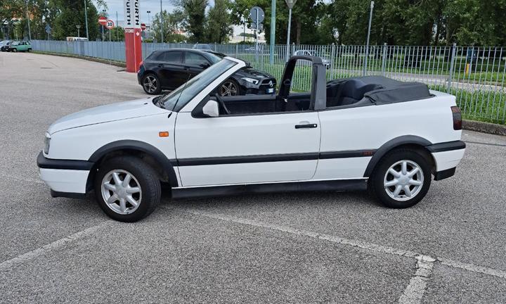 Golf cabrio benzina bianca