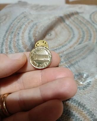 Spilla dorata moneta ONE CENT