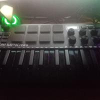 Akai MPK mini 