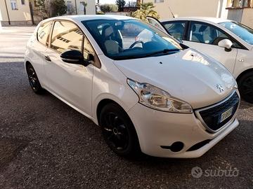 Peugeot 208 - 2013