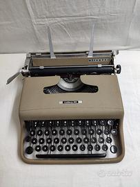 Macchina da scrivere Olivetti Lettera 22 color sab