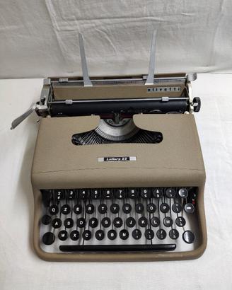 Macchina da scrivere Olivetti Lettera 22 color sab