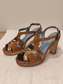 Sandalo tacco alto color ottone e marrone