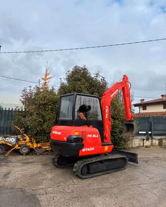 E277 - Escavatore Hitachi 30 q cabinato