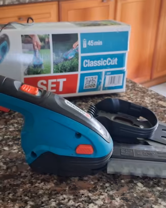 Forbice a batteria Gardena classic cut