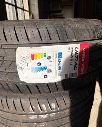 Pneumatici Vredestein 225/45 R17 - 1 NUOVO+4 usate