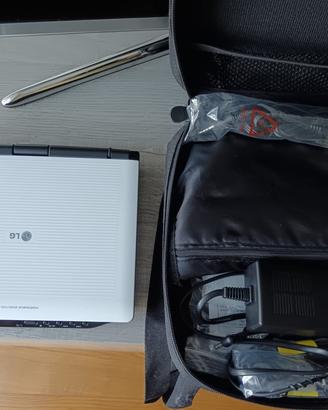 Lettore DVD Portatile LG DP281B con Schermo Orient