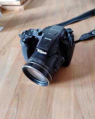 Nikon Coolpix B700