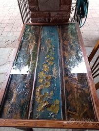 tavolo in legno con piano in vetro 