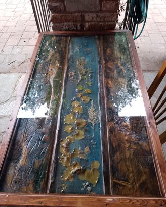 tavolo in legno con piano in vetro 