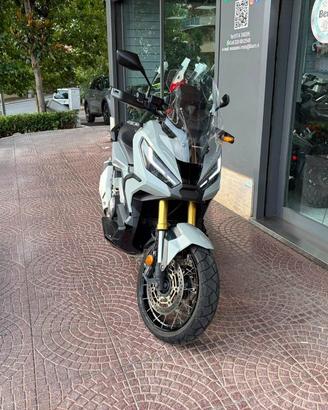 HONDA X-ADV 750 TUTTO INCLUSO ANCHE PASSAGGIO!