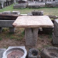 Tavolo da giardino antico