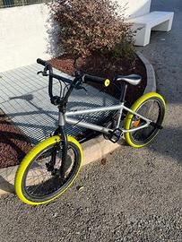Bmx Dechatlon grigia
