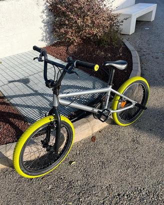 Bmx Dechatlon grigia