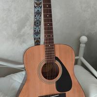Chitarra acustica Yamaha per adulti