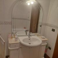 Mobiletto da bagno con specchio