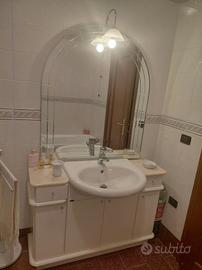 Mobiletto da bagno con specchio