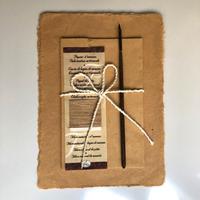 Carta e buste in fibra di ananas fatte a mano.