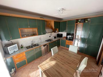 Cucina completa di elettrodomestici