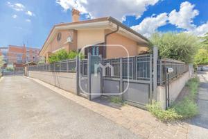 Villetta a schiera di 130 m² con più di 5 locali a