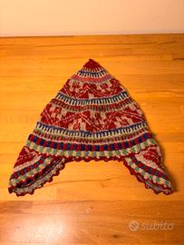 Cappello etnico in lana lavorato a maglia