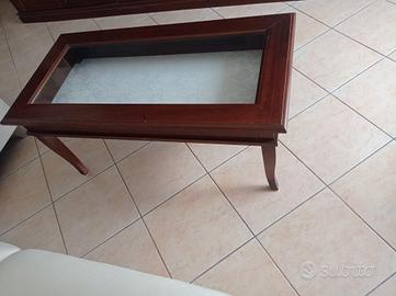 Tavolino a bacheca da salone.