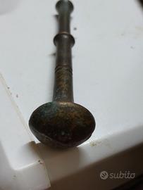 pestello in bronzo antico 