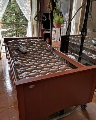 LETTO ELETTRICO CON MATERASSO ANTIDECUBITO NUOVI 