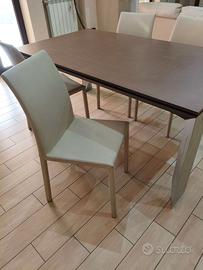 Set tavolo moderno con 4 sedie Bonaldo