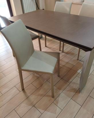 Set tavolo moderno con 4 sedie Bonaldo