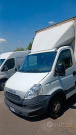 furgone con la sponda iveco daily 2013