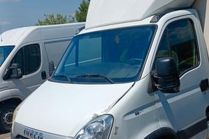 furgone con la sponda iveco daily 2013