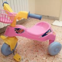 Triciclo e Seggiolone giocattoli per bambini