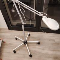 lampada da estetista con lente di ingrandimento 