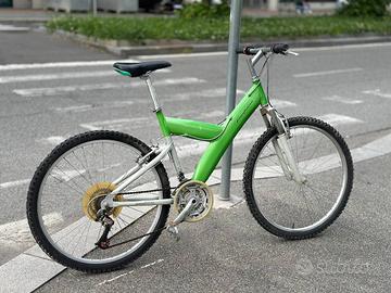 La bicicletta è in misura 26