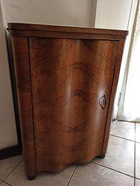 mobile con macchina da cucire