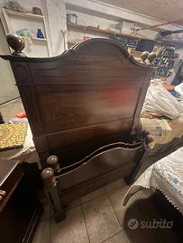 Letto rustico in noce massello