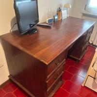 Scrivania in legno