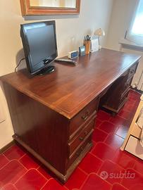 Scrivania in legno