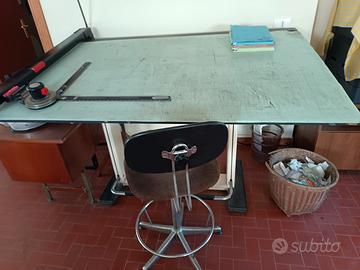 tavolo  da disegno con tecnigrafo