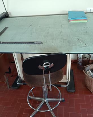 tavolo  da disegno con tecnigrafo