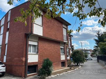 Palazzina Indipendente 1.110mq con Capannone