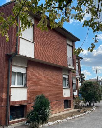 Palazzina Indipendente 1.110mq con Capannone