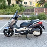 Yamaha x-max 250