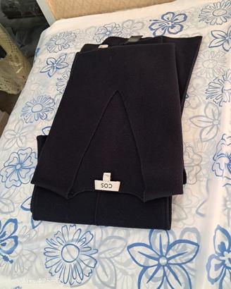 Smanicato e pantalone nero per donna COS