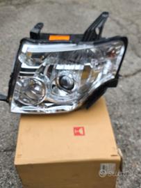 Faro anteriore sx Mitsubishi Pajero 