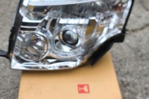 Faro anteriore sx Mitsubishi Pajero 