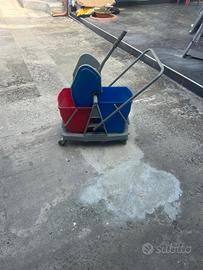carrello pulizie